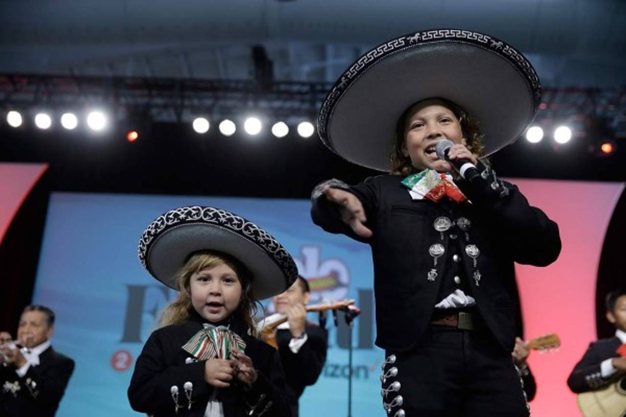 Dos niños de la Academia del Mariachi en Nueva York durante el Festival de People en Español 2015.