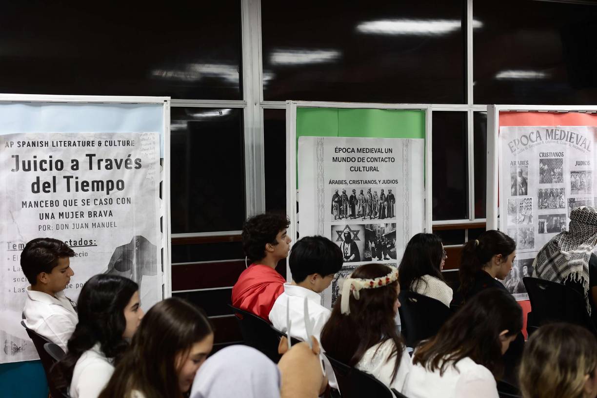 También hubo murales representativos que resumían lo que cada grupo representaría frente a los asistentes. 