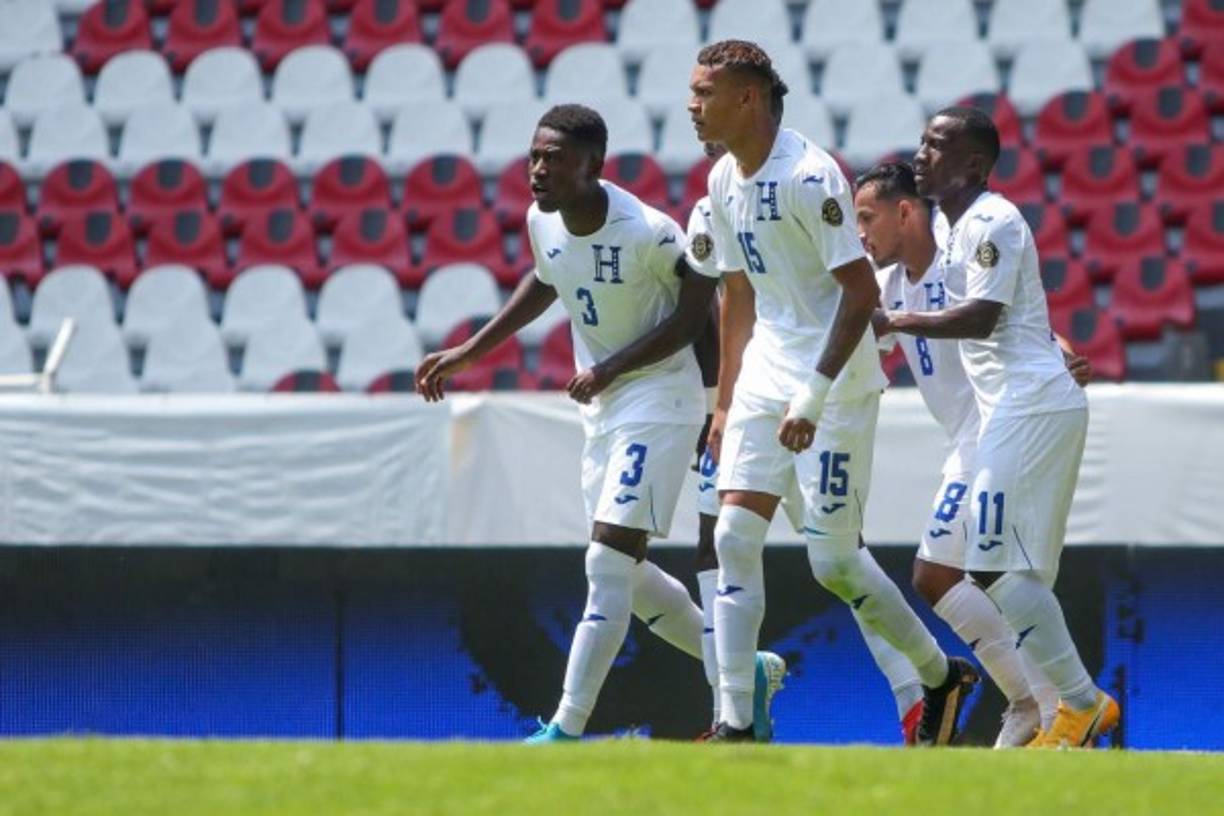 Edwin Rodríguez fue felicitado por sus compañeros tras marcar su gol ante Haití.
