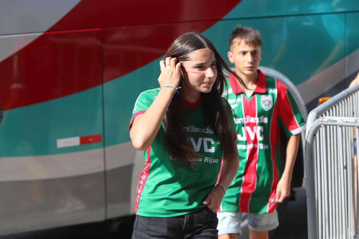 Los hijos de Hernán ‘La Tota’ Medina acompañan al entrenador de Marathón en la capital para el partido contra el Motagua.