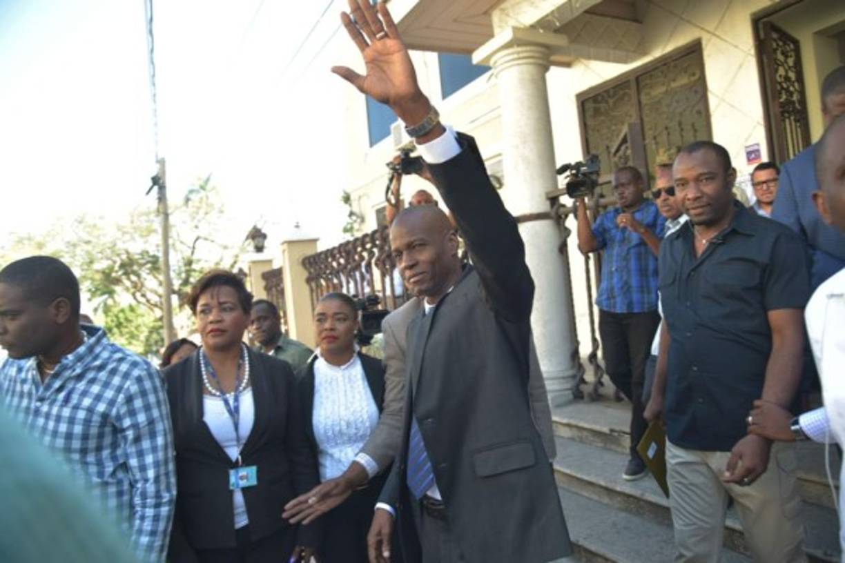 La personalidad del nuevo gobernante, casi un total desconocido para el pueblo, contrasta con el carácter extravagante de su predecesor, muy dado a usar lenguaje soez en público.