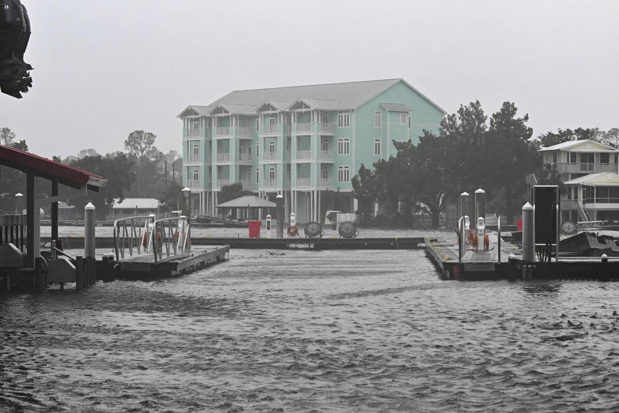Los meteorólogos estadounidenses advirtieron que el nivel del agua podría subir hasta entre 3 y 5 metros en algunos puntos de <b>Florida</b>. 