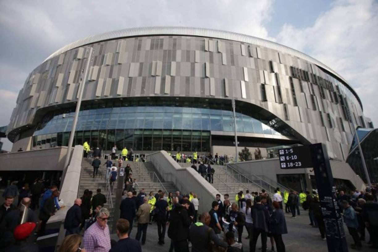 Tottenham Hotspur Stadium es el nuevo estadio que tendrá el club inglés y hoy fue inaugurado contra ex jugadores que pasaron en el Inter. David Suazo dio de qué hablar en el escenario al lucirse con un doblete.