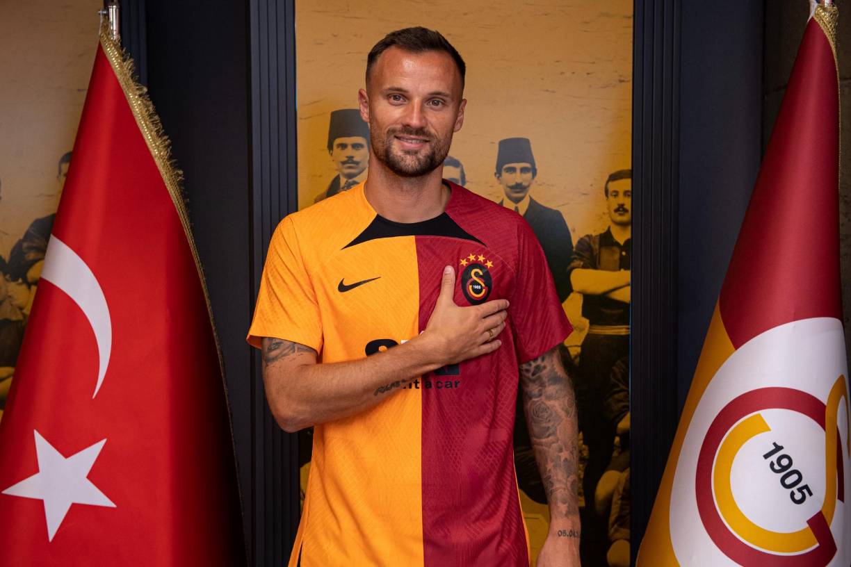 OFICIAL: El delantero suizo Haris Seferović es nuevo del Galatasaray, llega procedente del Benfica. Se une por una temporada por 1.000.000 € con opción de compra por 2.500.000 €.