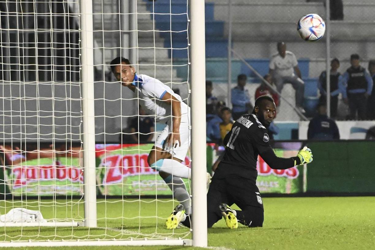 La secuencia del gol de Denil Maldonado con la cabeza para el 1-0 de Honduras contra Cuba.