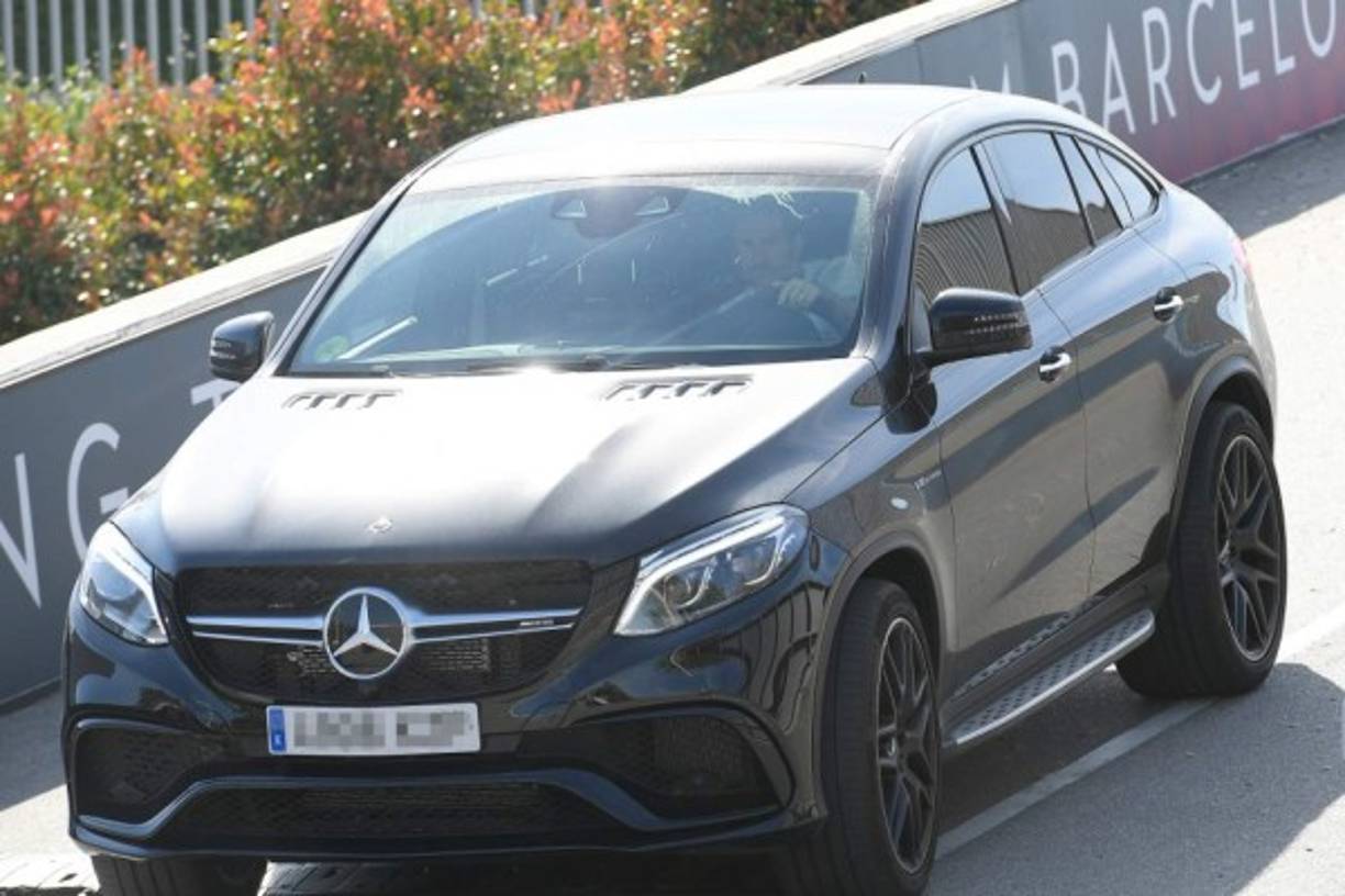 Lionel Messi llegó en este espectacular vehículo para someterse al test del coronavirus luego de dos meses de estar en cuarentena.