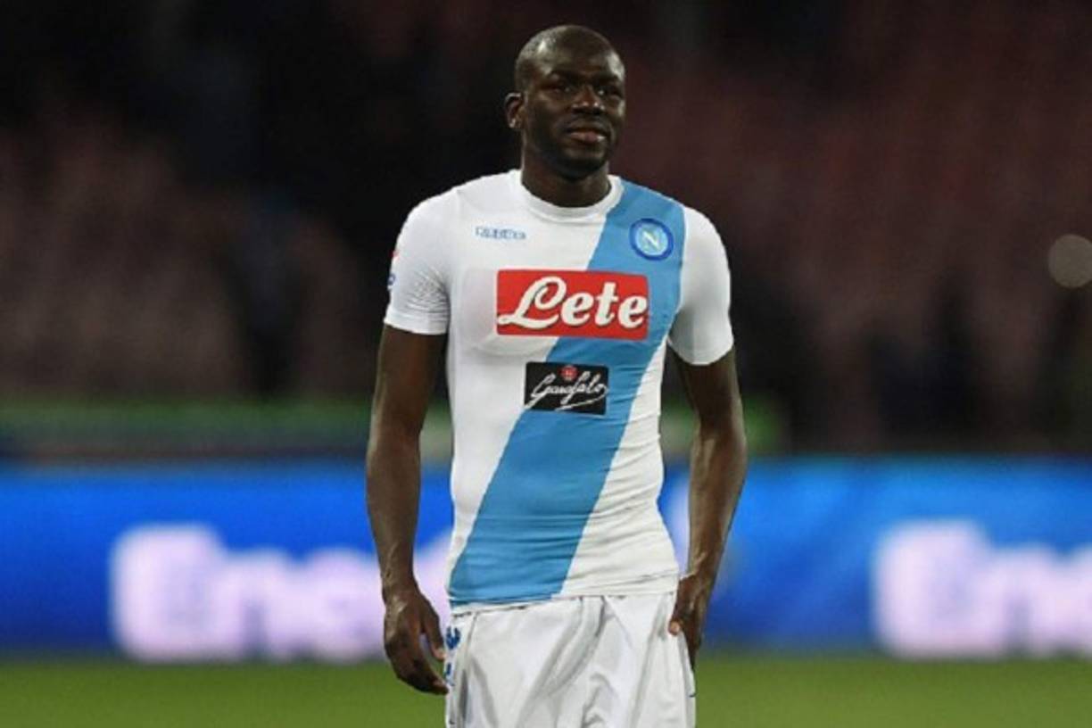 <br/><br/>Kalidou Koulibaly, central senagalés del Nápoles, es uno de los grandes objetivos del Chelsea, según el diario británico 'The Sun'.<br/>