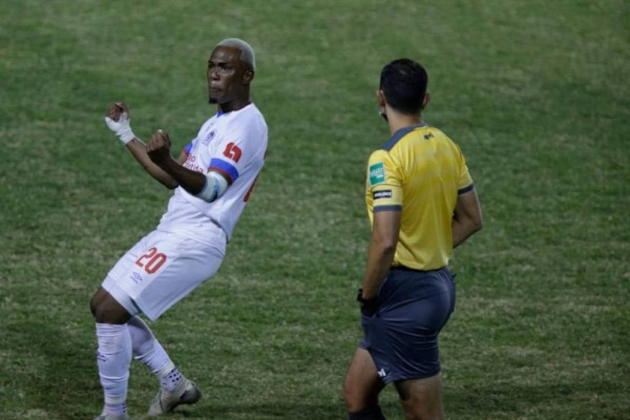 La celebración eufórica de Deiby Flores para festejar su golazo ante Motagua, su ex equipo.