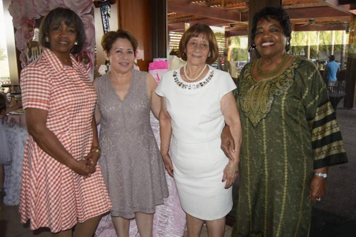 Georgina Ferguson, Edith Pineda, Yoly Castañeda y Rose Ferguson.