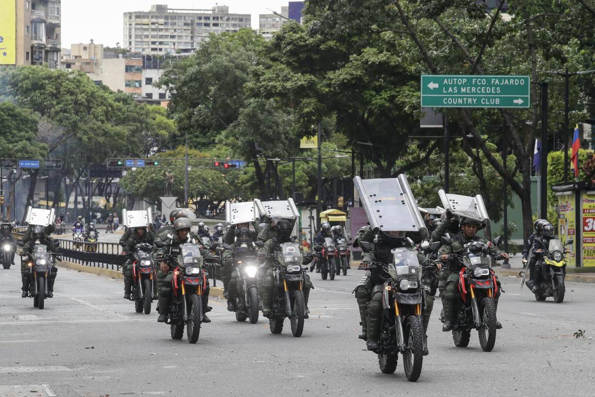Las protestas se desataron en Caracas y tras grandes ciudades de Venezuela.