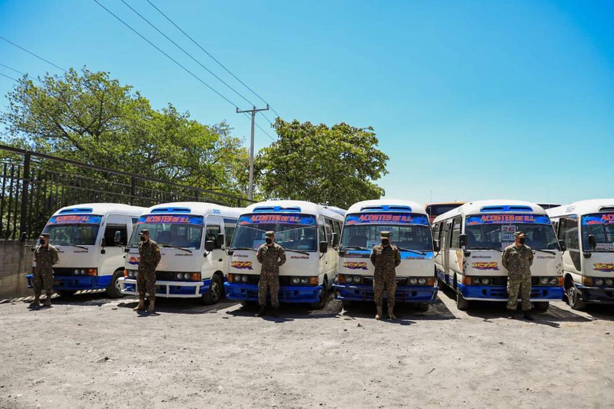 Sin citar directamente ninguna ley o artículo de la Constitución, el ministro de la Defensa, René Merino, publicó en Twitter que los autobuses y microbuses de la empresa a la que pertenece Miranda “serán operados por el Estado para darle servicio de transporte a toda la población”.