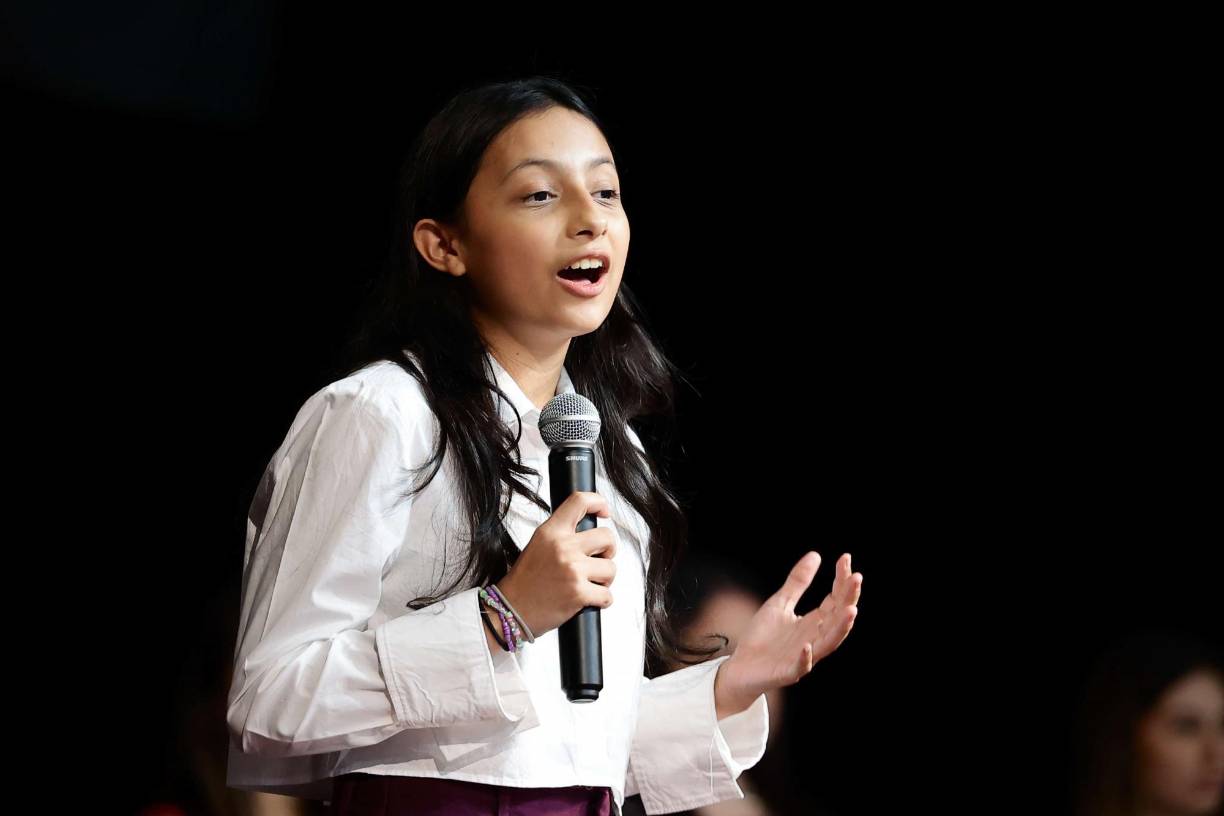 Vale destacar que los discursos se dieron en inglés y español, con una soltura y completo dominio del escenario.