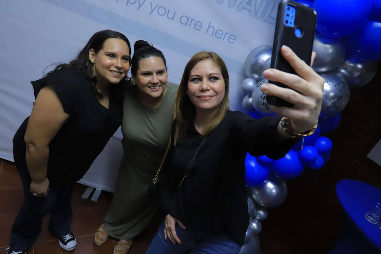 Ameno cóctel para celebrar 70 aniversario de la EIS