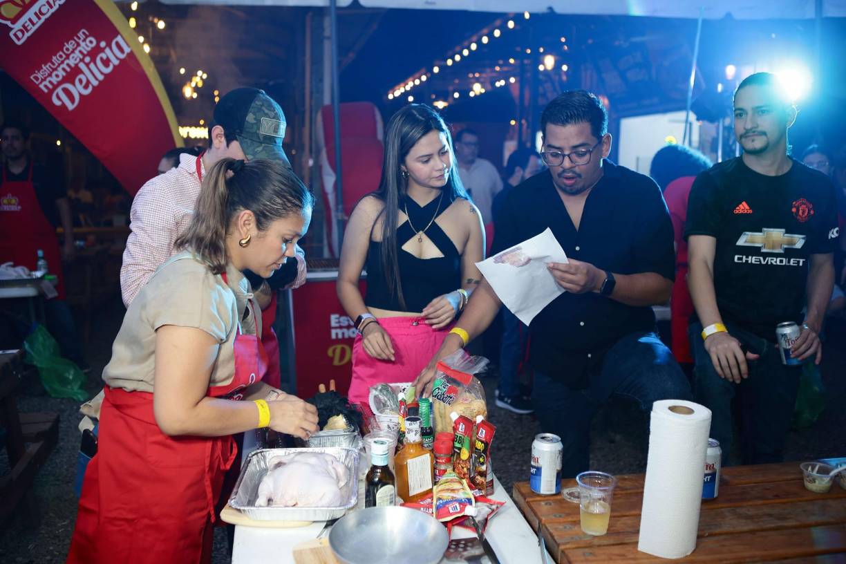 Los presentes disfrutaron de un momento divertido y de aprendizaje, en el cual también degustaron de deliciosas bebidas y bocadillos.