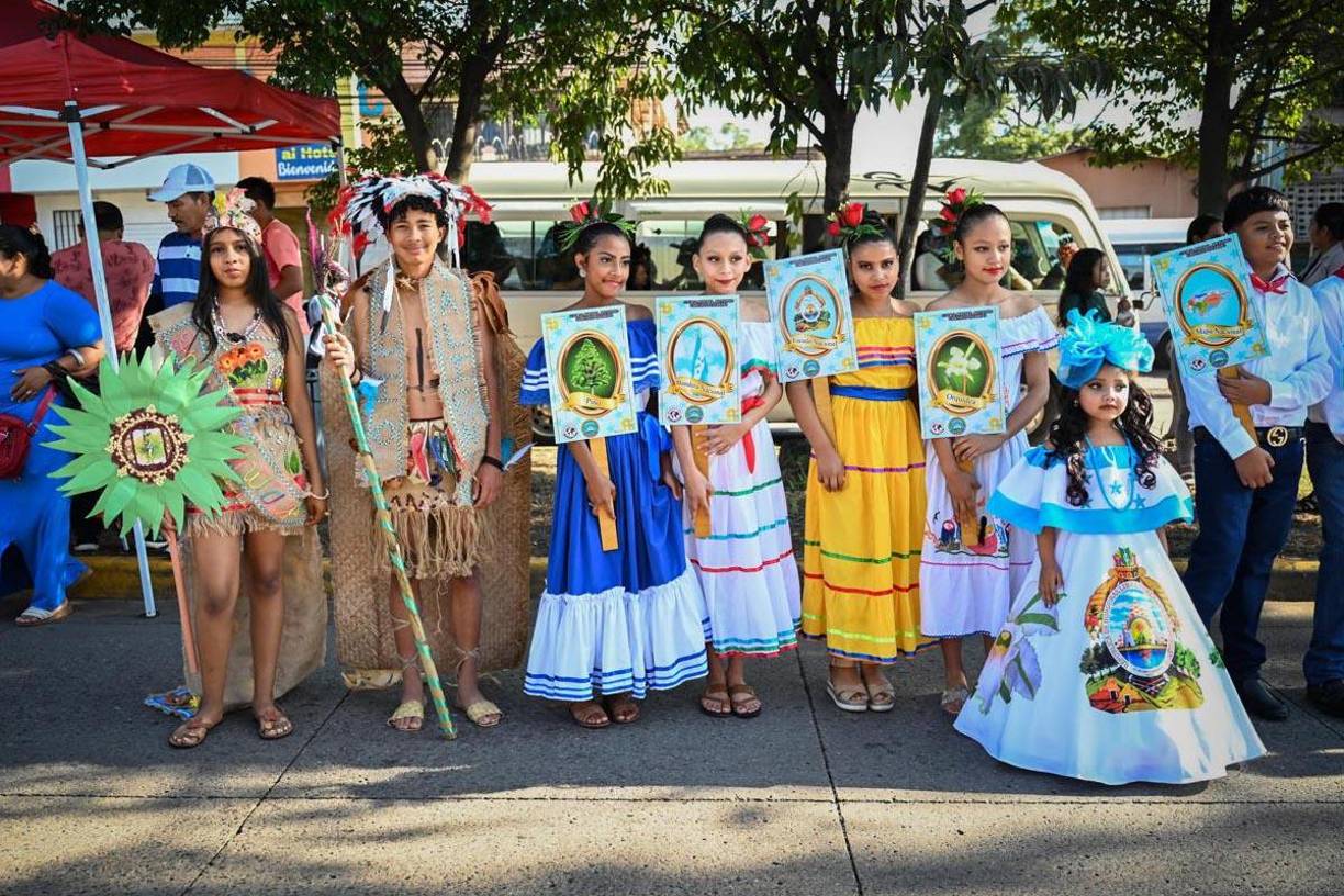  Este año los distritos fueron divididos en bloques temáticos, dando inicio con las participaciones de los distritos educativos 1, 5 y 10 iniciando en la Colonia Kennedy, hasta Plaza La Bandera frente a Plaza Miraflores, el distrito 2 realizó sus participaciones desde la carretera a Olancho km 7 al km 10 en colonia Villa Madrid; mientras que el distrito 3, empezó desde los portones de la Universidad Católica hasta el sector de las Casitas.