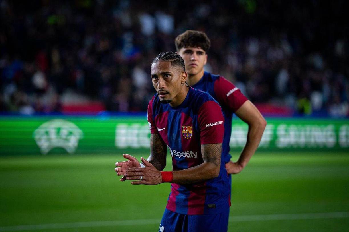 Otro jugador que hubiera estado dispuesto a vender es Raphinha ya que consideraba bien cubiertos los extremos con Lamine Yamal y Nico Williams (si lo hubieran podido fichar), mientras que Ferran Torres podría haber actuado de comodín por las dos bandas.