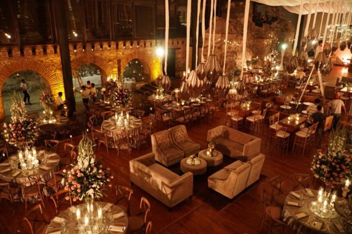 La recepción mezcló primavera, lujo y fantasía, logrando un ambiente de distinción antiguo y romántico.