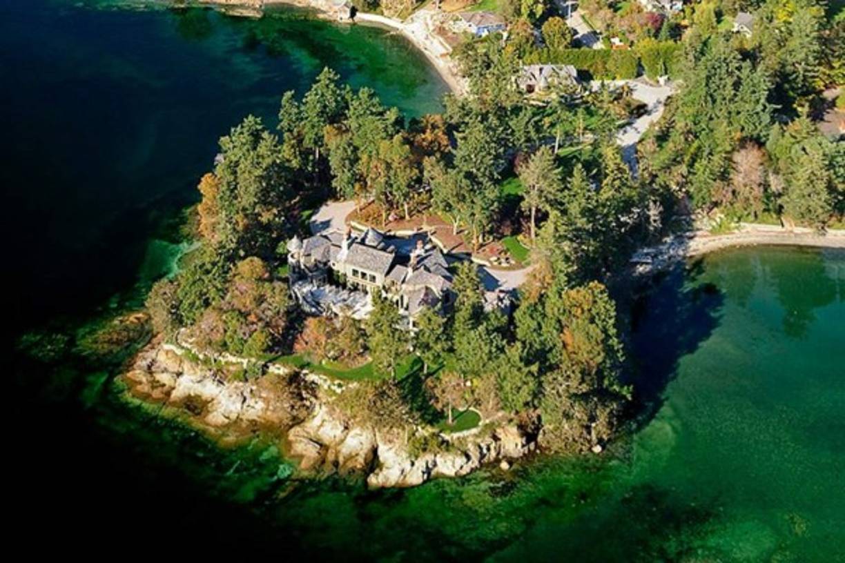 Según el medio británico Daily Mail, Meghan ha estado encerrada en una mansión en Mille Fleurs, donde posiblemente se reunira con Harry después que la reina Isabel autorizara el lunes un tiempo de transición para los duques de Sussex en su nueva vida. MIRA: <a href='https://www.laprensa.hn/fotogalerias/farandula/1348608-411/mejores-memes-megxit-meghan-harry-dejando-familia-real' style='color:red;text-decoration:underline' target='_blank'>Los mejores memes del 'Megxit', Meghan y Harry dejando a la familia real</a>