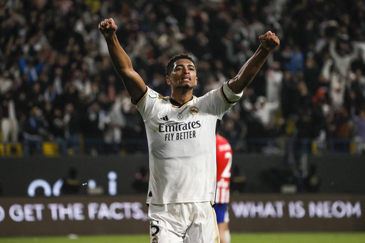 Jude Bellingham celebrando el golazo de Dani Carvajal para el empate 3-3 del Real Madrid.