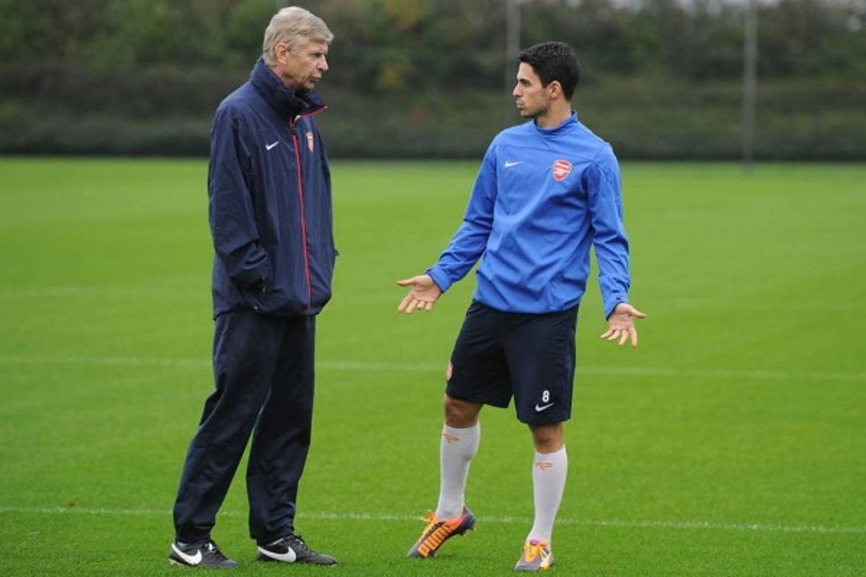 Sorpresa. El ex jugador español Mikel Arteta se postula como posible sucesor de Arsene Wenger en el Arsenal. Estuvo cinco temporadas allí y se retiró en Londres. Ganó dos Copas y dos Supercopas inglesas