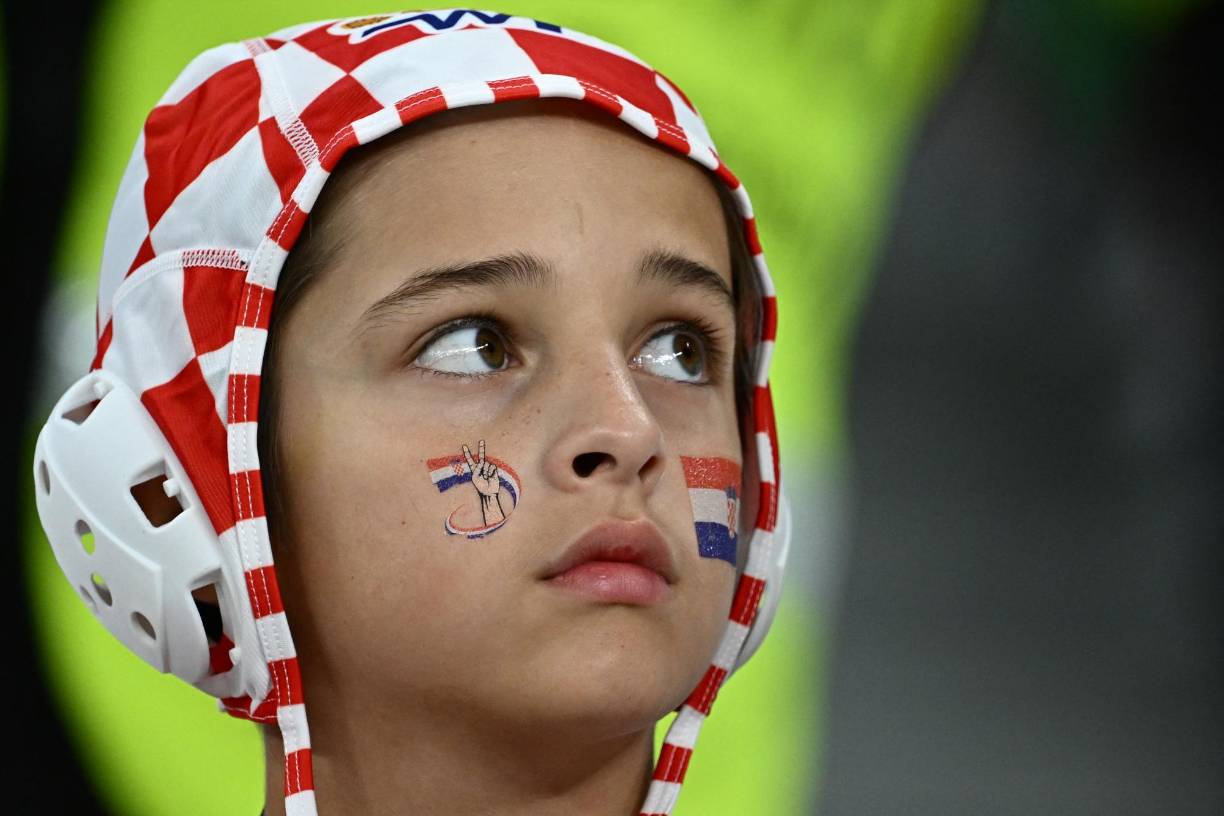 Y también los pequeños aficionados croatas animan a su equipo.