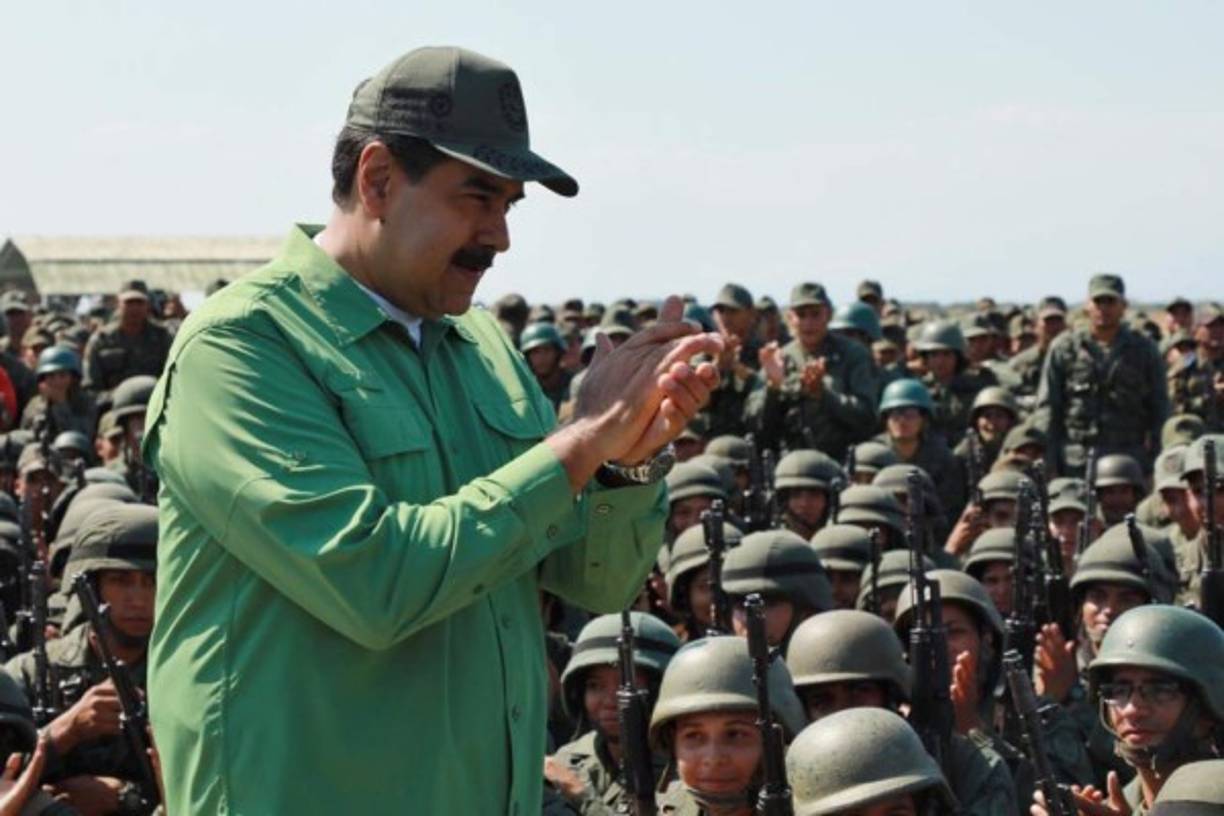 El presidente venezolano, Nicolás Maduro, llamó a la Fuerza Armada a mantenerse unida para enfrentar la arremetida de EEUU y del autoproclamado mandatario interino Juan Guaidó.