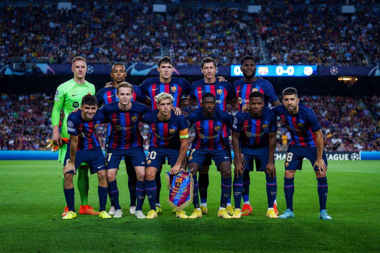 Este fue el primer 11 titular de Xavi Hernández para el debut del Barcelona en la Champions League 2022-2023 contra el Viktoria Plzen.