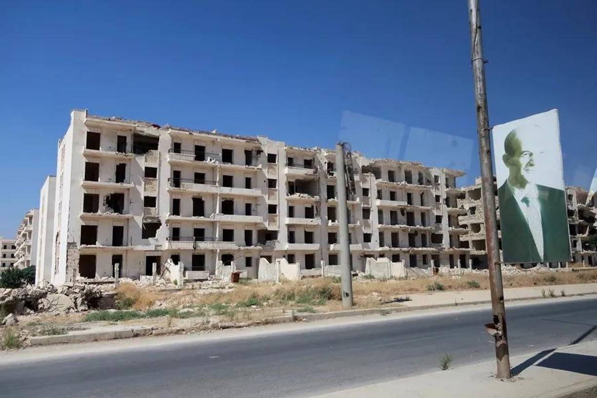 Este representa el mayor golpe al Gobierno de Al Asad desde principios 2020, cuando el Ejército sirio recuperó el control de varias zonas estratégicas de Idlib bajo dominio de facciones insurgentes desde 2012, un año después del estallido de la guerra civil en Siria. 