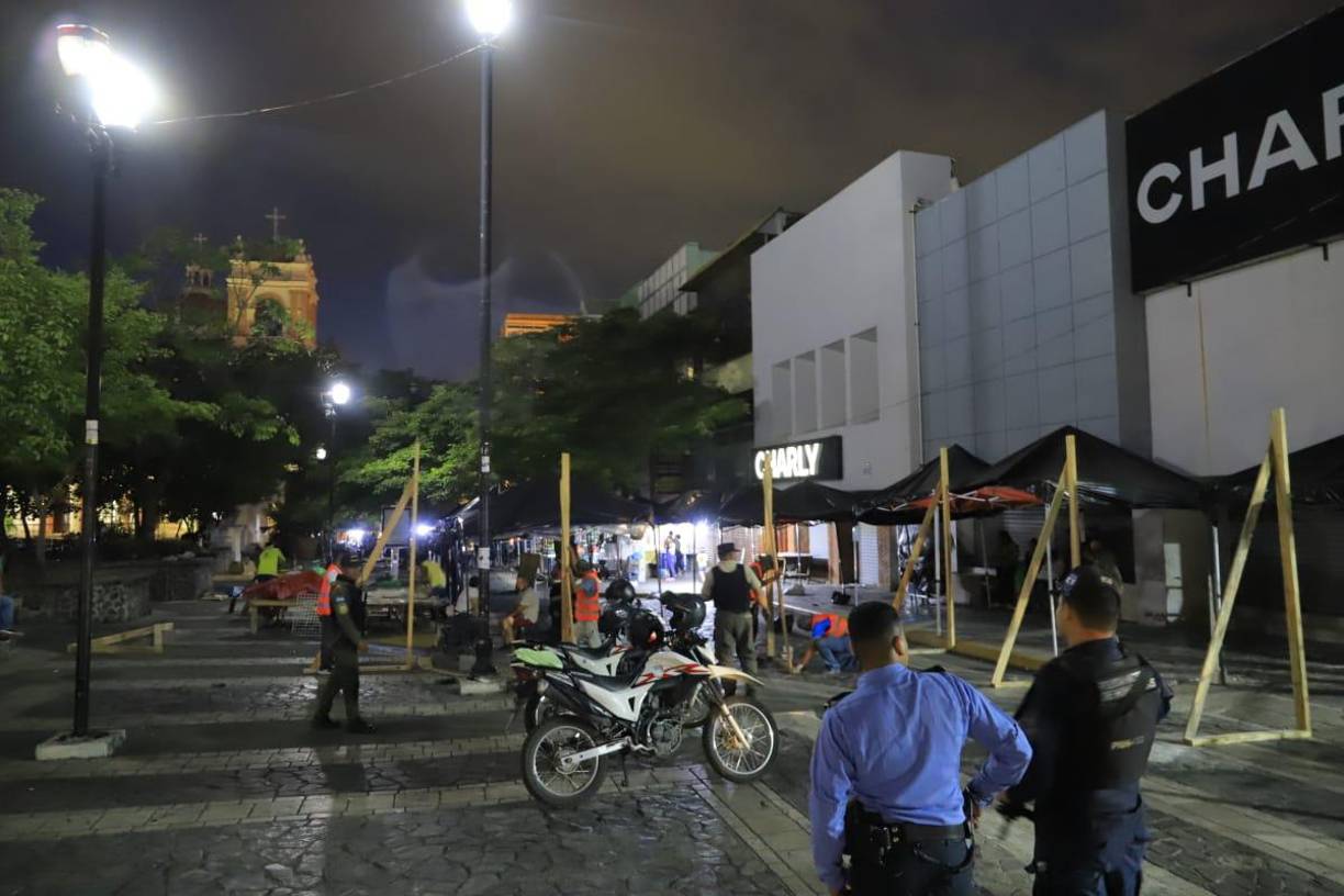 Las acciones de cierre del parque iniciaron con la colocación de láminas.