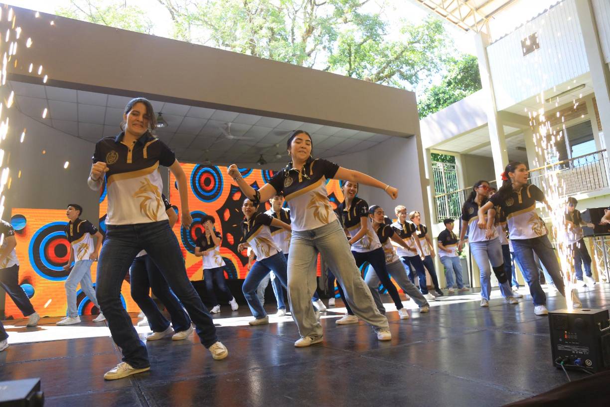 Así fue la “Senior entrance” 2025 de la Escuela Franciscana