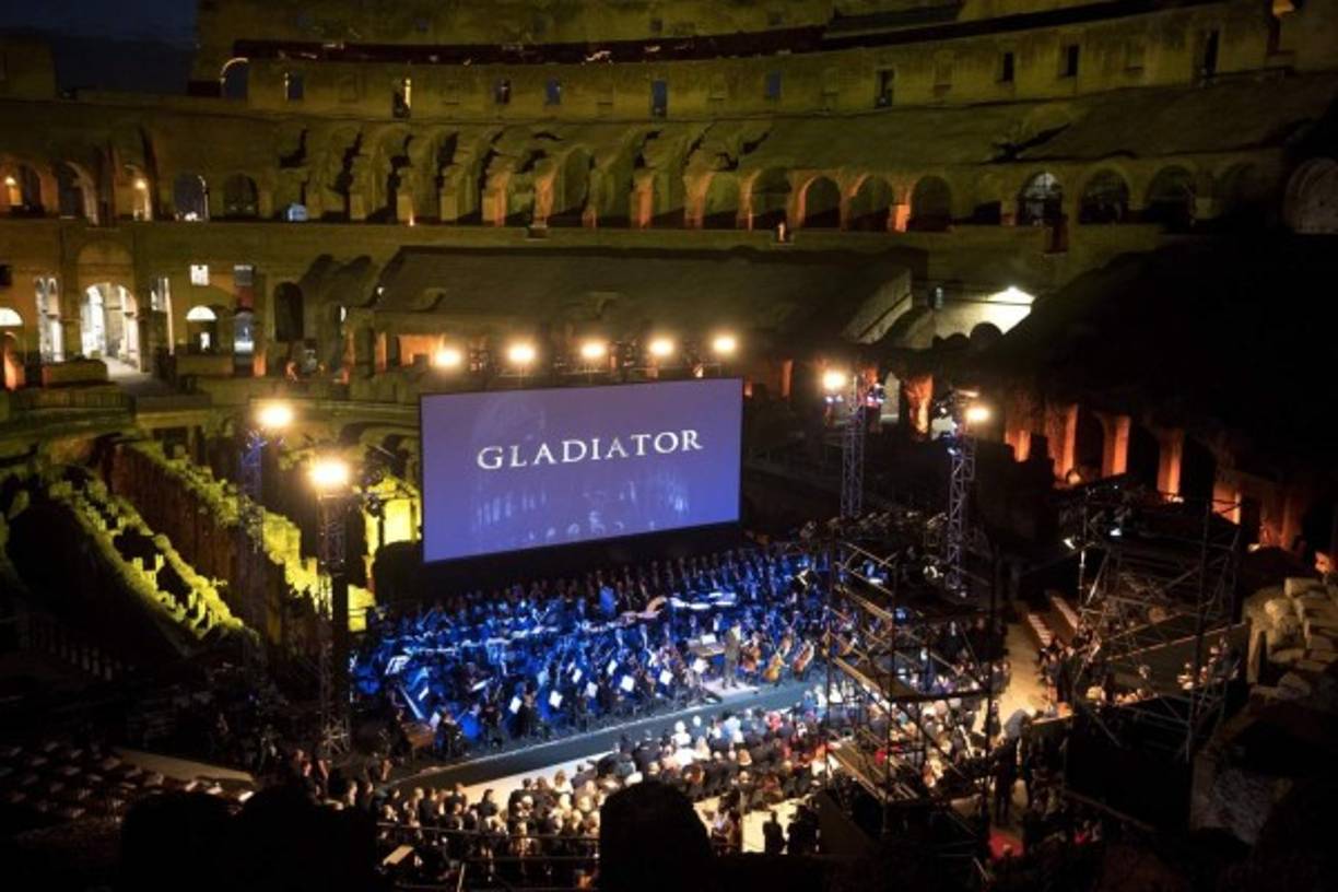 La arena más famosa del mundo revivió las épicas luchas de gladiadores en un acontecimiento único.