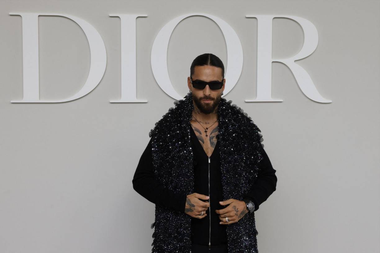 El cantante colombiano Maluma es uno de los asistentes habituales a la Semana de la Moda de París en París, en esta ocasión fue invitdo exclusivo de Dior.