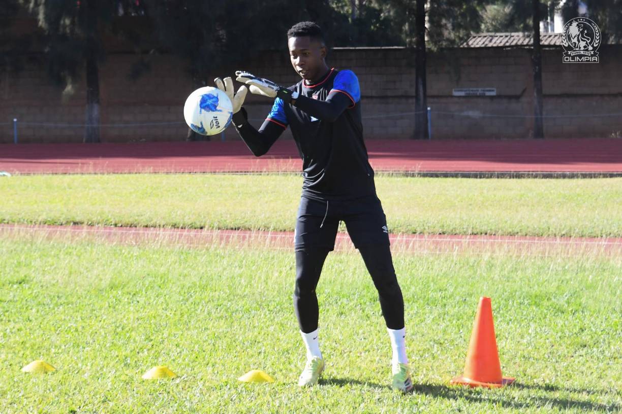 Alex Güity se mantiene trabajando duro en el Olimpia.