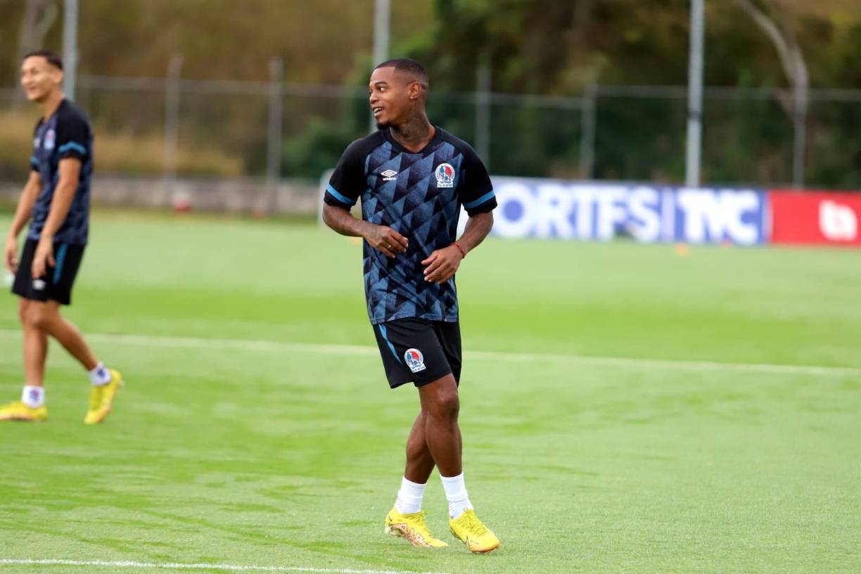 Edwin Solani lució sonriente en el inicio de pretemporada del Olimpia. 