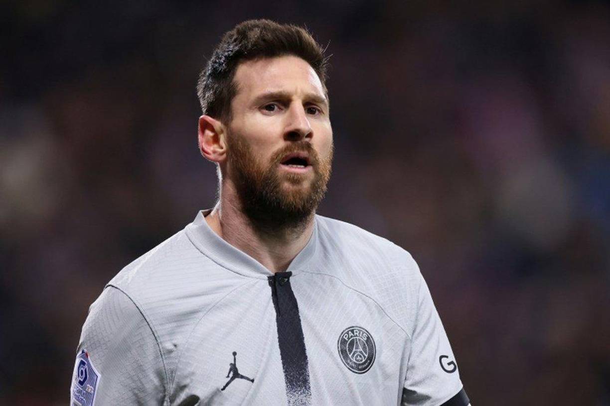 Este porcentaje pasado a euros sería entre 250 y 300 millones, tal como le revelaron antiguos miembros de la dirigencia que estuvieron en actividad durante el paso de Messi por Barcelona, en concepto de merchandising, entradas y patrocinadores, entre otros sectores.