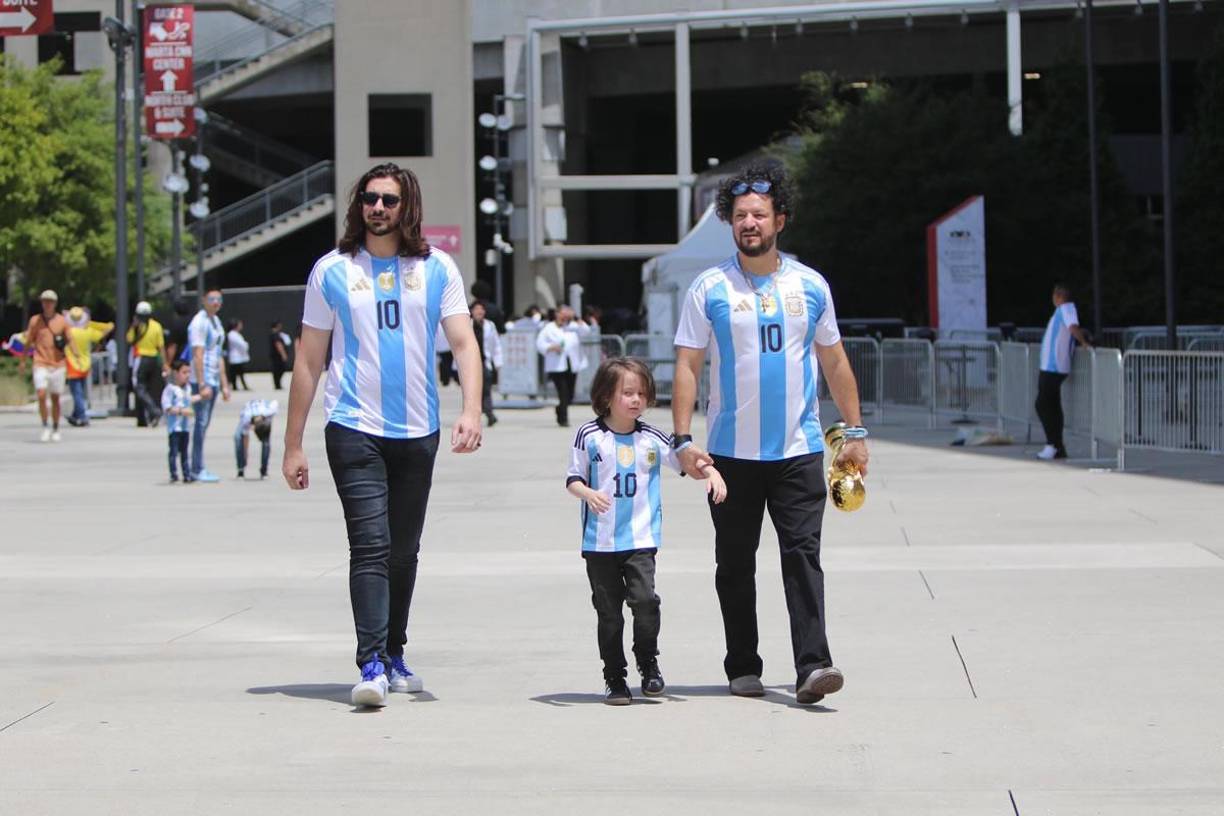 La ‘10‘ de Messi sobresale entre los hinchas de la selección argentina.