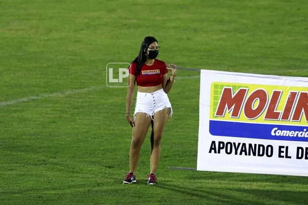 Otra modelo que estuvo en el partido Vida-Olimpia.