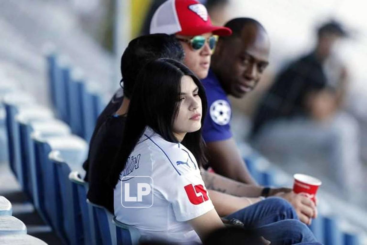 Muchas olimpistas asistieron al estadio Ceibeño para apoyar al equipo.
