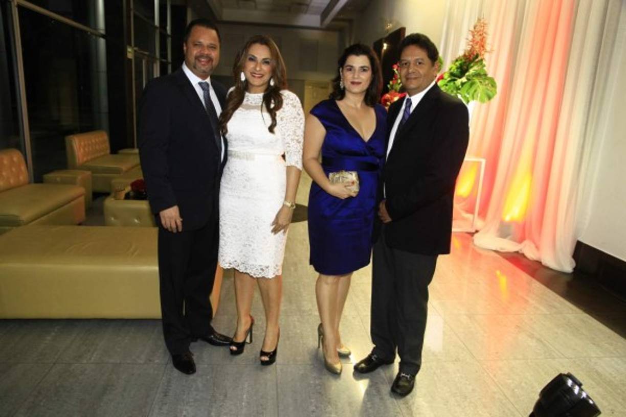 William y Ligia Hall con Violeta y Jorge Rivera.