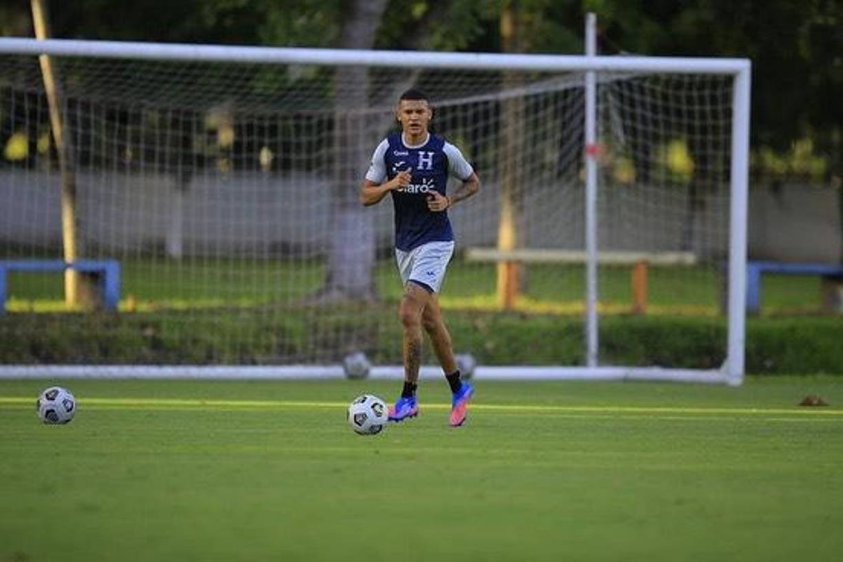 Kervin Arriaga decidió pedirle matrimonio a su novia Daniella por lo que se casarán en el 2023.