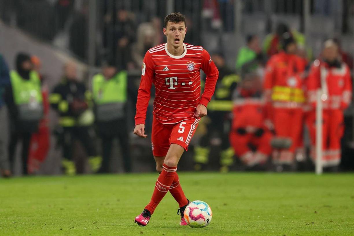 La llegada de Joao Cancelo al Bayern Múnich podría provocar la salida de Benjamin Pavard del equipo alemán. Y en el horizonte del lateral, según informan ‘Mundo Deportivo’ y ‘Sport’, aparecería el FC Barcelona. No obstante, aunque no descartan que su llegada se produzca en este mercado, sería más enfocada al próximo verano.