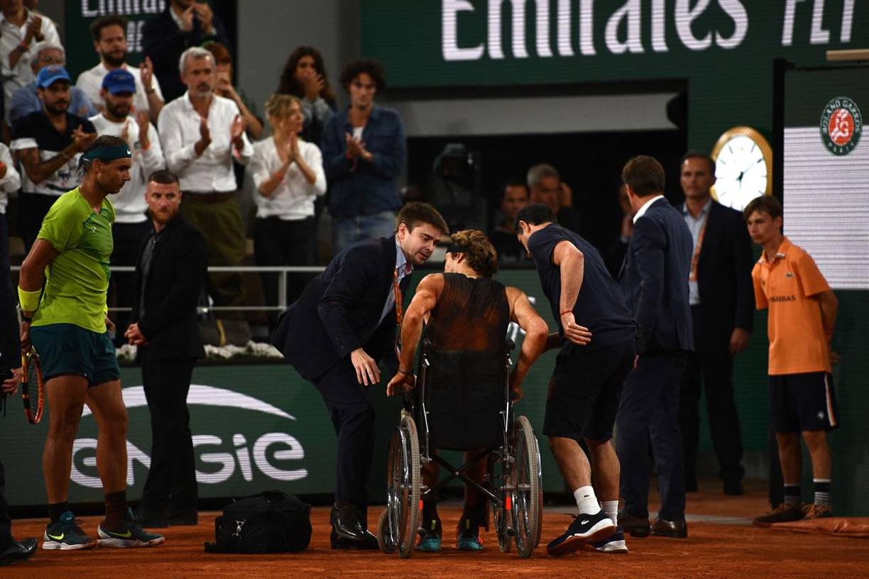 Todos los presentes en el escenario se pusieron de pie y aplaudieron a Alexander Zverev.