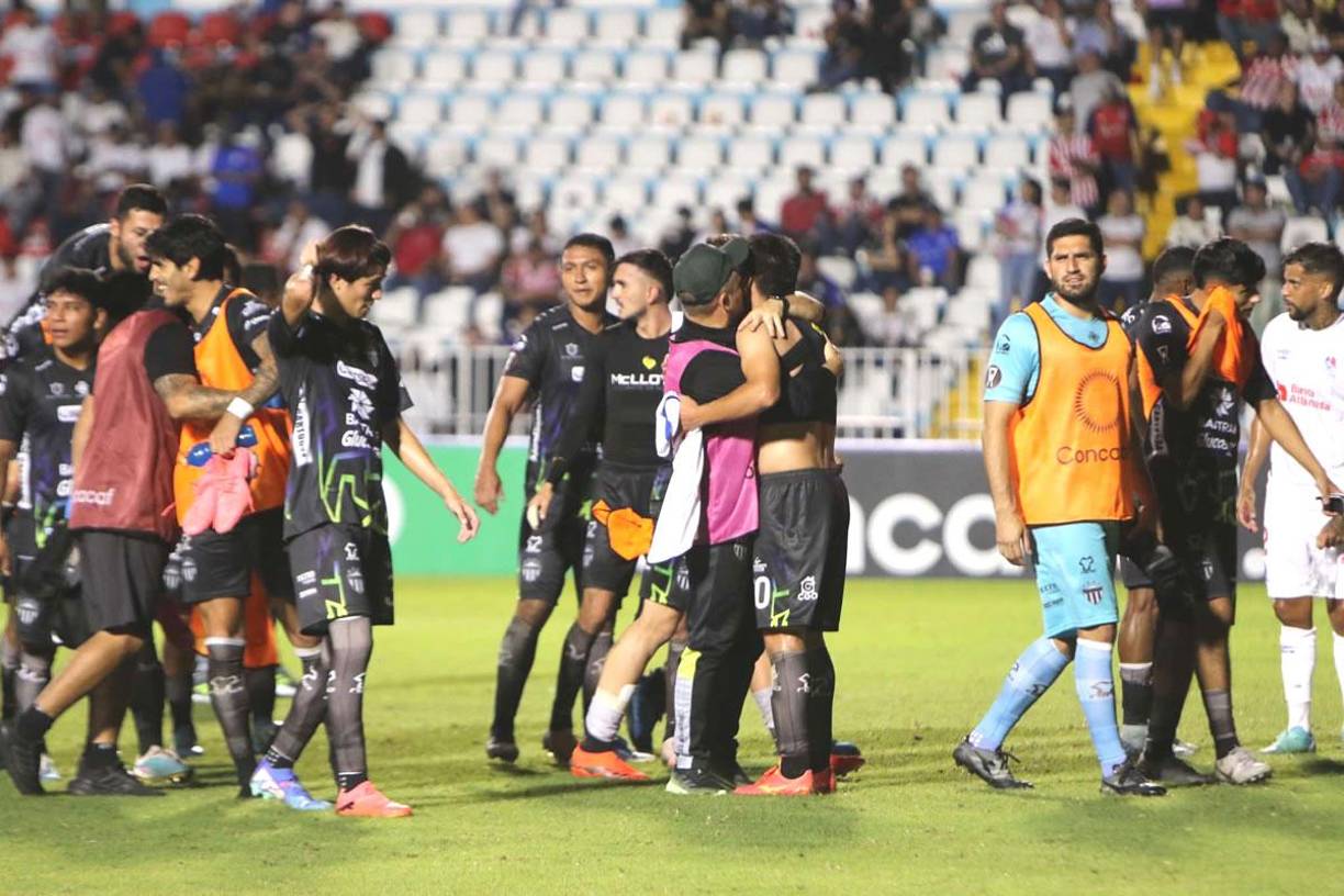 Los jugadores del Antigua celebrando la clasificación a cuartos de final de la Copa Centroamericana 2024.