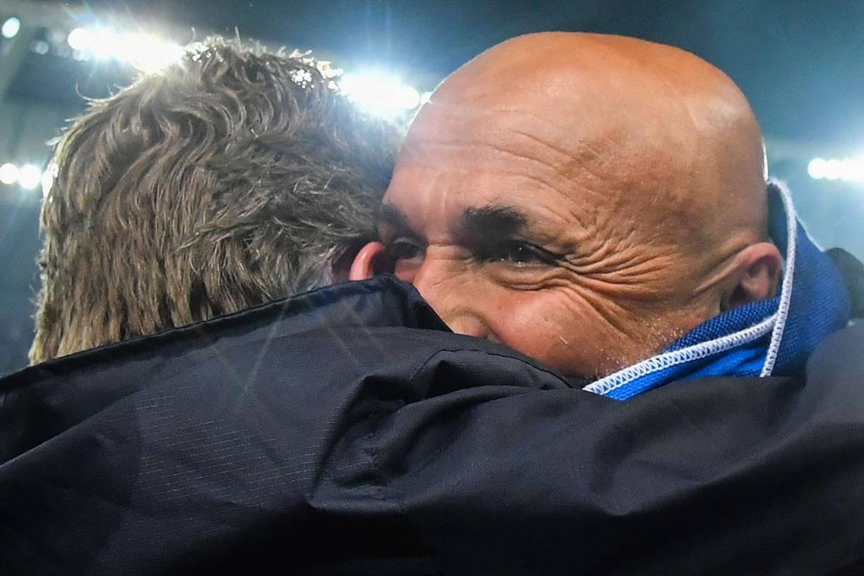 La emoción del entrenador del Napoli, Luciano Spalletti, al final del partido.