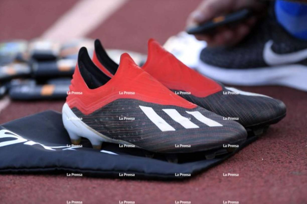 Estos tacos le pertenecen a Emilio Izaguirre, lateral izquierdo de la Selección de Honduras y del Celtic de Escocia.