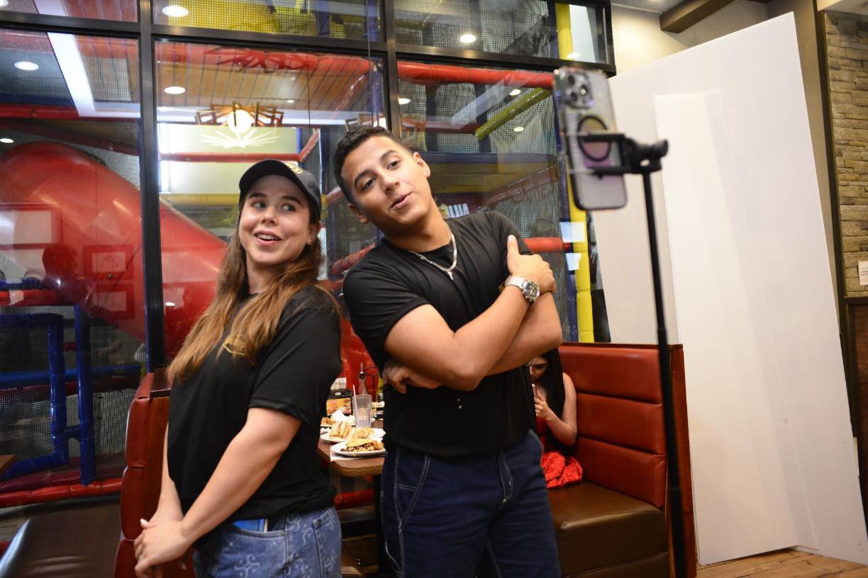 Al evento también acudieron varios influencer hondureños. 