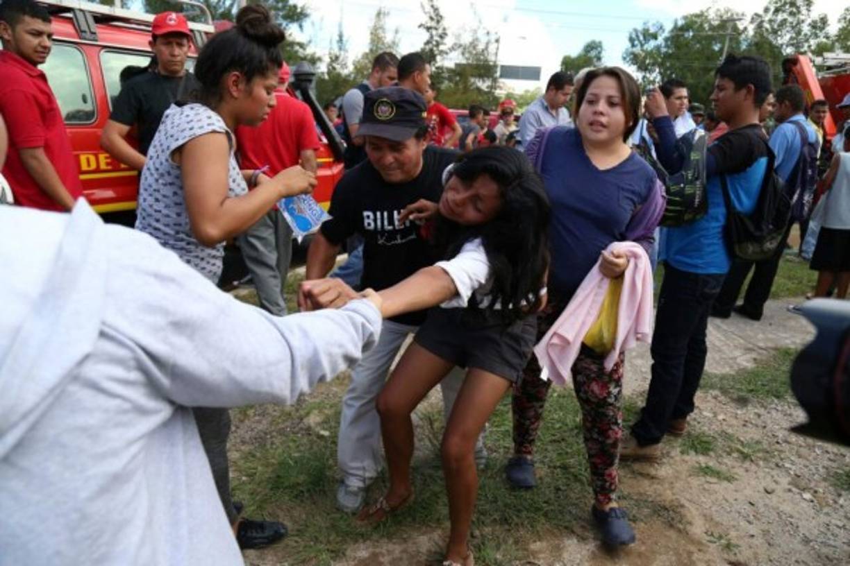 Los cuerpos sin vida de Franklin García (17) y Francis García (32) fueron recuperados después de quedar soterrados tras una explosión en Tegucigalpa.