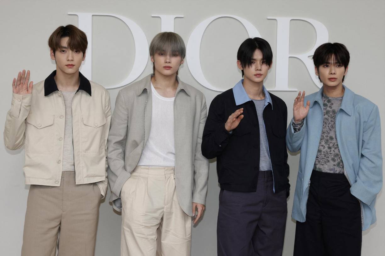 Los miembros de la banda Korean Boys "Tomorrow X together" también estuvieron presentes.