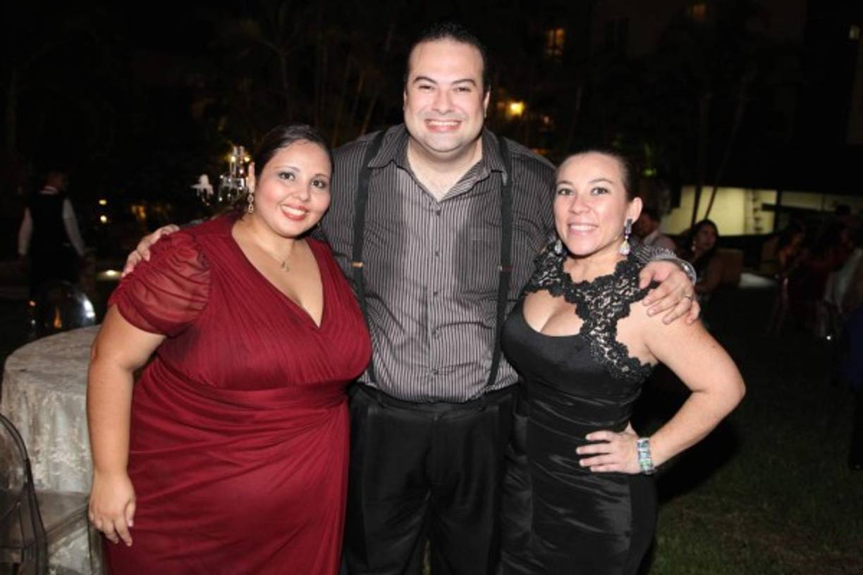 Luisa y Austin Beaumont y Silvia Miranda.