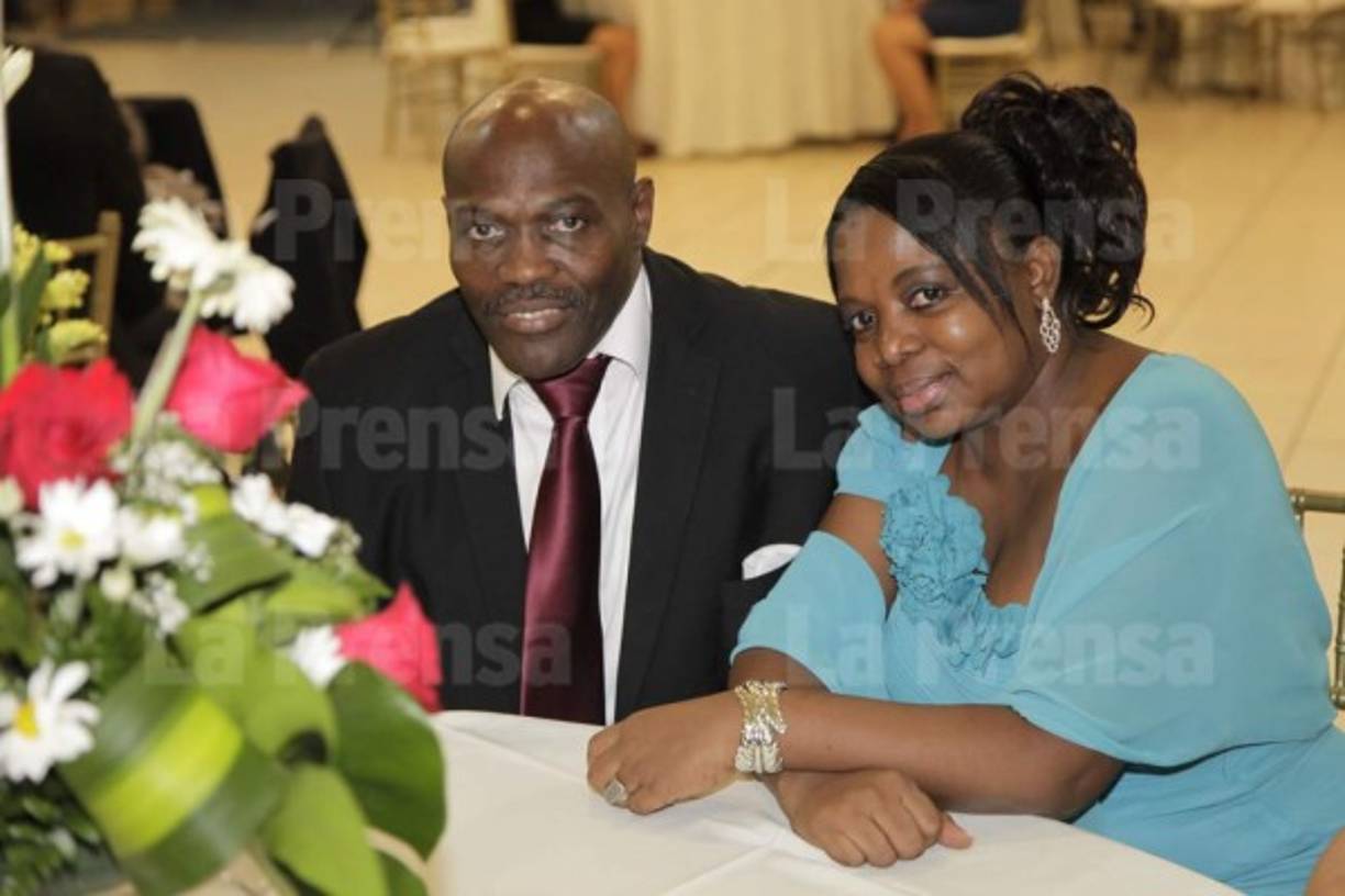 Nicolás Suazo y su esposa.